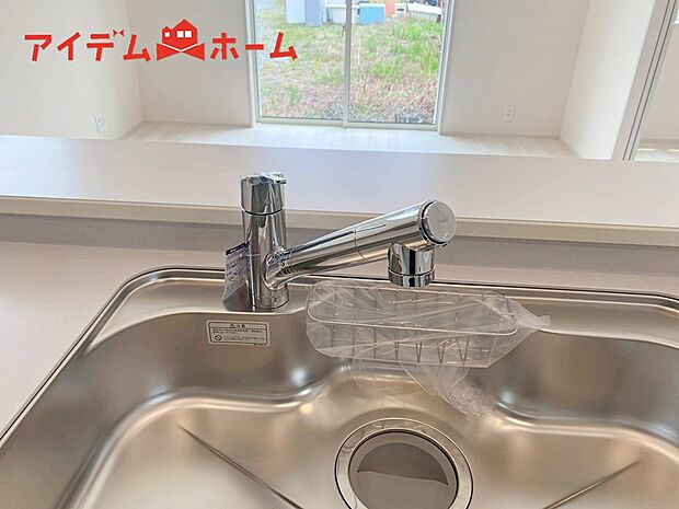 【２号棟　浄水器内蔵型水栓】しっかりと塩素を除去。毎日おいしいお水を楽しめます。
塩素によるお野菜のビタミン破壊も抑止出来ます。
