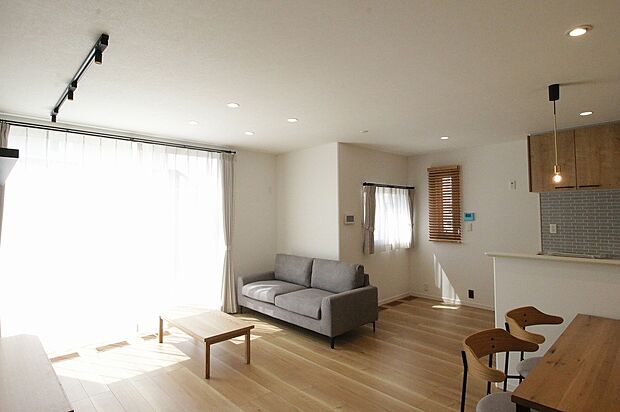 【II-10号棟】家族の様子が見渡せるオープンLDK