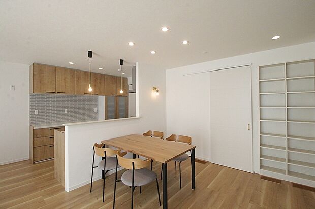 【II-10号棟】お料理中も会話が弾むオープンキッチン