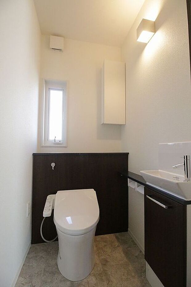 【【2-2号棟】トイレ】汚れがつきにくく、お手入れがラクなトイレです。