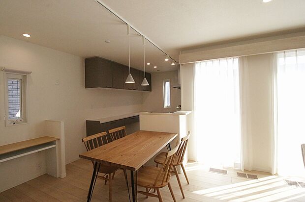 【【7号棟】ダイニング】キッチンの横並び