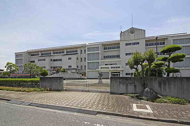 境南中学校（約1,000m）