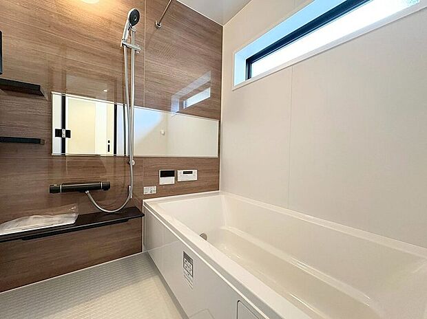 【窓付きユニットバス】横張りガラス、浴室暖房乾燥機