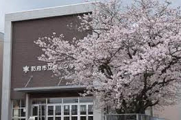 防府市立桑山中学校（約1,886m）