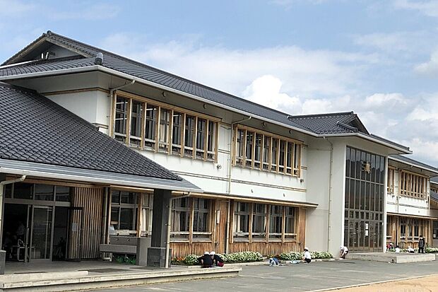 萩市立明倫小学校（約814m）