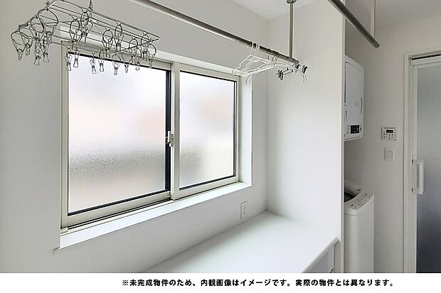 【家事がラクになるランドリールーム】ホスクリーン付きで干す・畳むまで一か所で完結。WICLも近いのですぐに収納までできます。忙しい毎日をサポート!