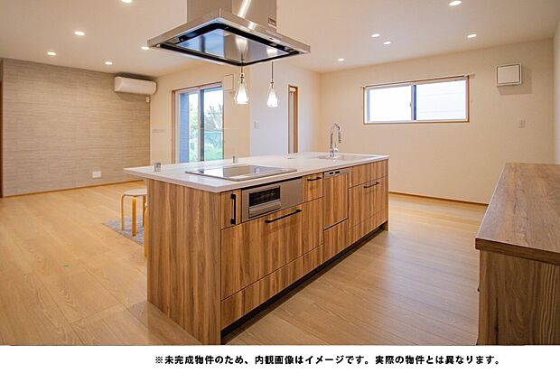 【快適フルフラットキッチン】美しさと機能性を両立。広く見えてお子様を安心に見守れます。