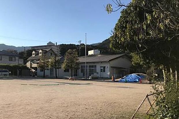 山口市立吉敷幼稚園 (約2,356m)