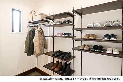 玄関がすっきり片付く大容量シューズ収納