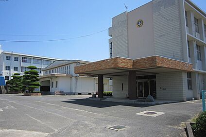 宇部市立上宇部小学校 320ｍ(徒歩4分)