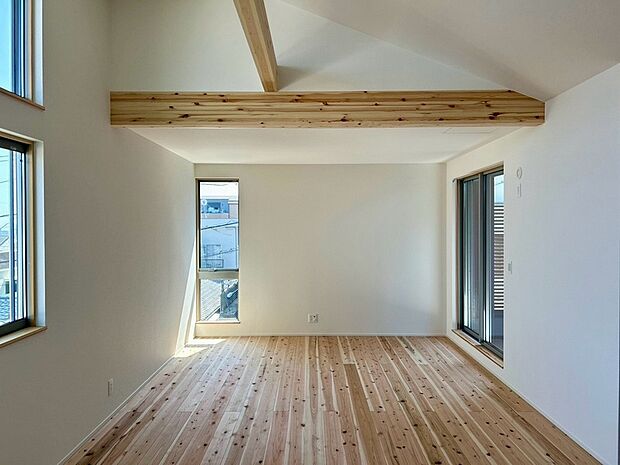 【LDK】たっぷりの自然光で、明るく快適な空間です