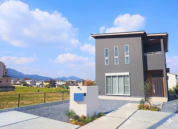  E号地 モデルハウス グランオ -プン
太陽光パネル＋エコキュー搭載・ZEH仕様・BELS取得のハイスペックオール電化住宅です。オープンハウス： 毎週土・日曜日 10：00 ～ 16：00