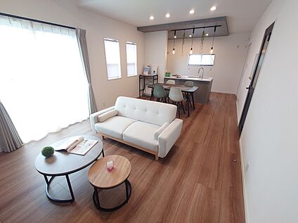 内観施工例  (LDK)　