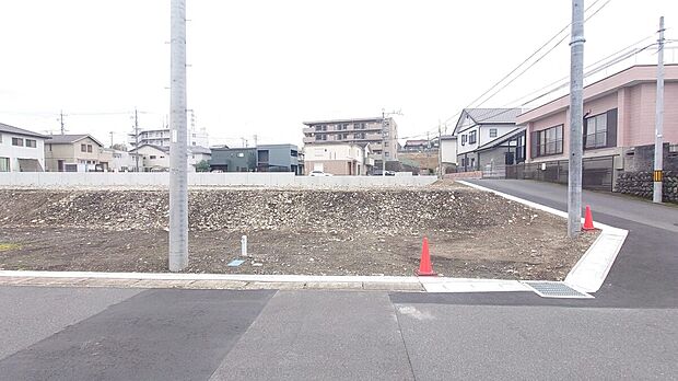 現地写真（E号地北より撮影）
角地で日当たりが良く開放感があります。