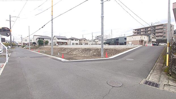 現地写真（E号地北西より撮影）
前面道路が5m以上あるので、駐車時も安心