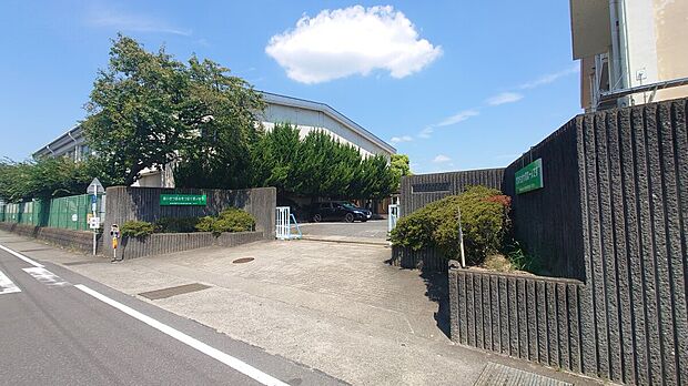 岐阜市立長森東小学校（約106m）