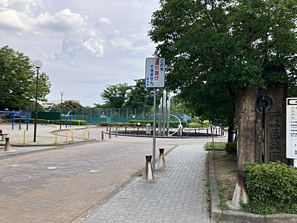 野一色公園 560ｍ(徒歩７分)