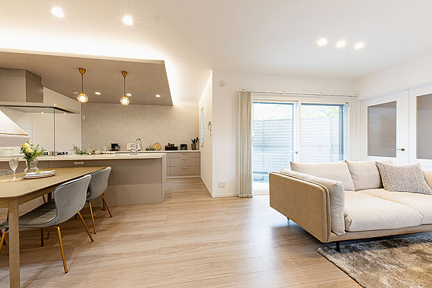 【【他の分譲地で公開中のNEWモデルハウス／LDK】】コダワリの住空間は自由設計ならでは！世界に一つだけの私邸を是非叶えてください。