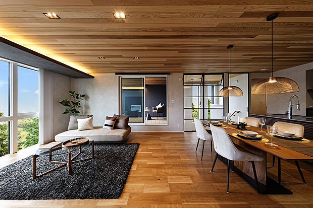 【【SIコラボ弊社施工例/LDK】】広々とした開口部を設けて、いつも開放感たっぷりの暮らしを実現。