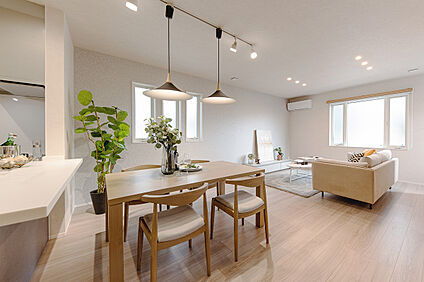 【他の分譲地で公開中のモデルハウス／LD】