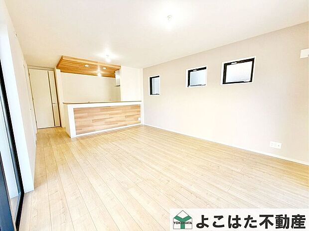 広々したLDKに窓を多く配置することでお部屋全体が明るくなります。