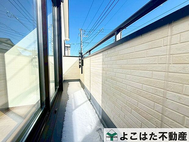 入浴のタイミングがばらばらでも、追焚き機能があればいつでも温かいお湯に入り直せます。遅く帰った日でも、湯舟につかれば心と身体がほっと解きほぐされ、一日の疲れをやさしく癒やしてくれます。