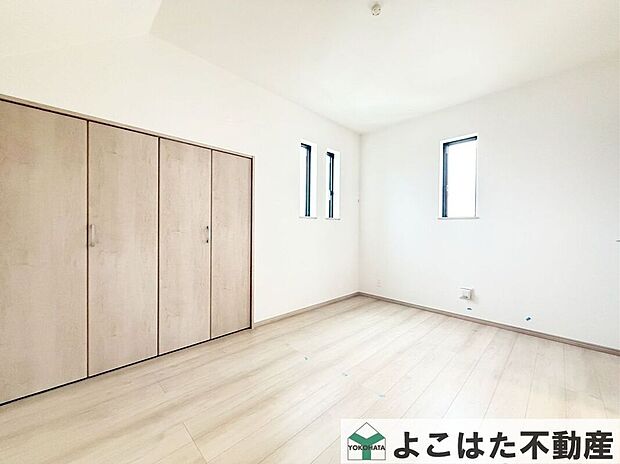 全室フローリングなので、お掃除がしやすく、いつでも清潔感のある室内環境を保てます。お部屋ごとの雰囲気に統一感があり、家具の配置もしやすいため、インテリアを楽しみたい方にもおすすめ。