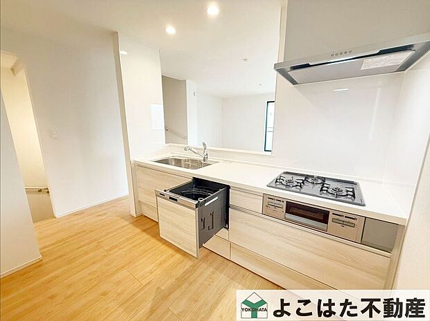 毎日使うキッチンだからこそこだわりたい!収納がたっぷりなので調理器具や調味料も出し入れしやすくお料理がはかどります。