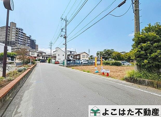 周辺は落ち着きのある閑静な住宅街。緑も多く、四季の移ろいを身近に感じられる穏やかな住環境です。【稲城市東長沼~全2棟~】