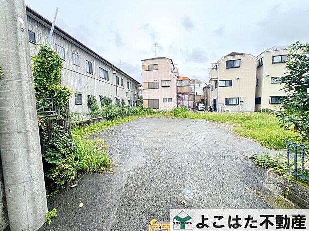 周辺は落ち着いた雰囲気の住宅街です。静かで落ち着いた新生活が迎えられそうです。