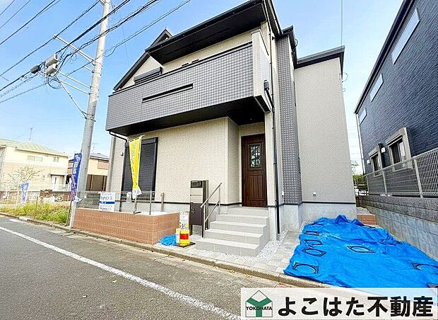 南向きの立地と光を取り込む工夫を施した外観で、明るく風通しの良い空間を実現。太陽の光が暮らしに彩りを添えます。