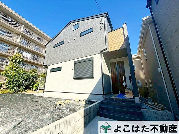 【外観】外観はシンプルで落ち着いた印象。流行に左右されないのもポイントです！