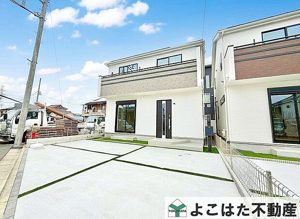 【前面道路含む外観】セカンドカーにも便利な駐車2台可!