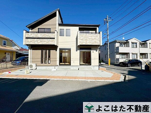 【前面道路含む外観】前面道路約6ｍの開放感！ゆとりある住まいづくりが叶います。