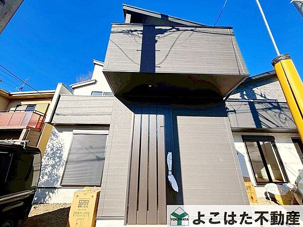 【外観】シンプルで落ち着いた色調の外観は、周辺の街並みとも溶け込み、時が経っても色あせることなく居住者を優しく迎え入れてくれます。