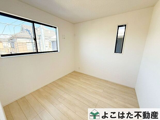 【洋室】部屋数が多いのでライフスタイルに合わせて柔軟に活用できます。家族それぞれにプライベート空間を確保でき、子ども部屋や書斎、趣味の部屋として！