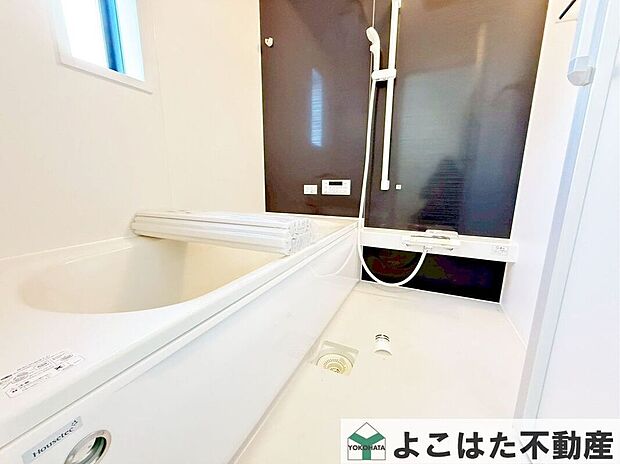 【バス】湯舟に浸かれば、肩の力が自然と抜け、身体だけでなく心もほどけていくような、静かなひととき。家族が帰りたくなる、そんな住まいの理由がこの浴室にはあります。