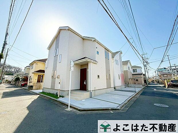 【前面道路含む外観】カースペース2台!(B号棟のみ)※車種による