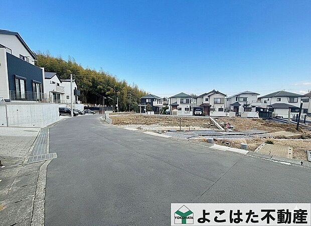 【外観】たっぷりの陽光が入ってくる建物配置です。風通しも良く、気持ちよく過ごせそうです