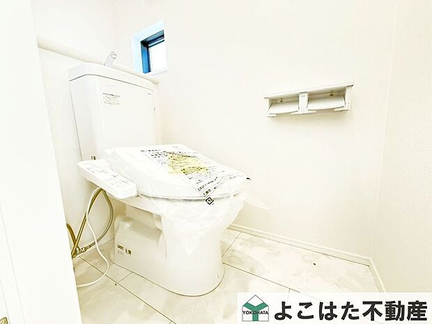 【トイレ】毎日家族が使う場所だからこそ、清潔感と使いやすさに配慮。お子さまから大人まで安心して使える、家族想いのトイレ空間です。