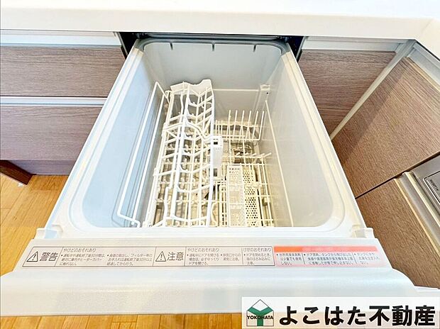 【その他設備】ビルトインタイプの食洗機を標準装備。手荒れの心配も無く、洗い物に時間を取られない分、ご家族で過ごす時間が増やせます。