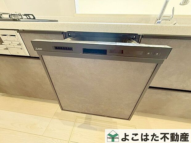 【その他設備】ビルトインタイプの食洗機を標準装備。手荒れの心配も無く、洗い物に時間を取られない分、ご家族で過ごす時間が増やせます。