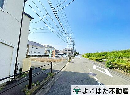 前面道路含む外観