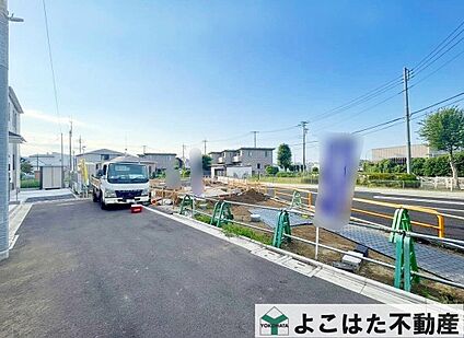 前面道路含む外観