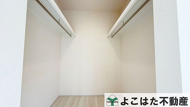 【収納】たっぷり収納力のウォークインクローゼットがあるので、お部屋はすっきり整理できますね。