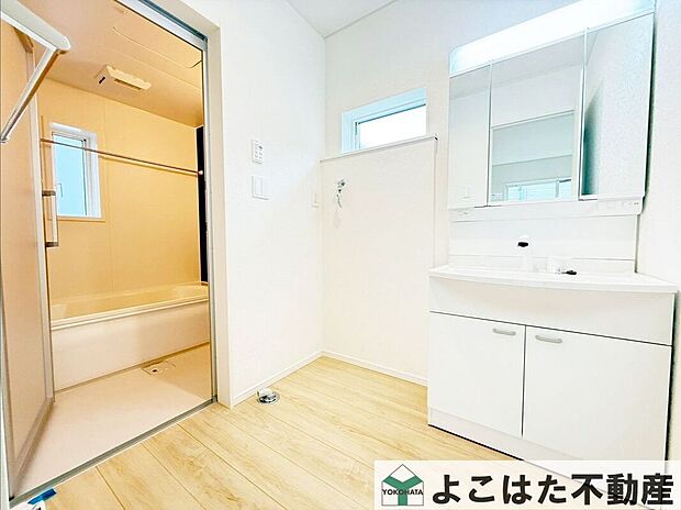 【洗面】ウイルスをなるべく室内に持ち込まないよう、帰宅後、すぐに手洗い・うがいが出来る洗面スペース。
