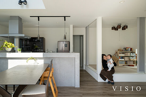 【■LDK】キッチン近くに小上がりを設置することで、育児・家事動線が魅力的なLDK