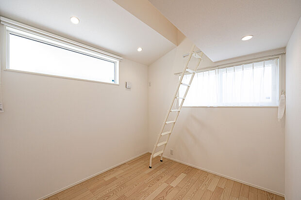 ロフトは居室にもついています♪