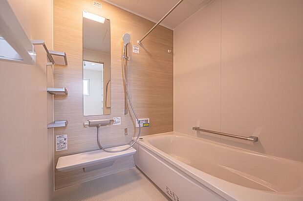 【浴室】浴室乾燥機付き。