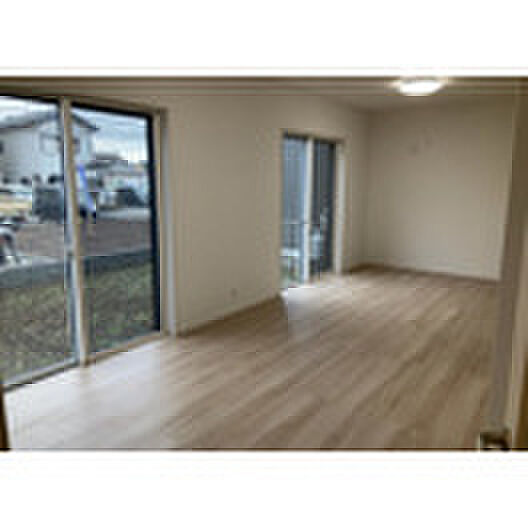 リビングの間取りの種類は大きくわけてリビングとダイニングが別になっているタイプ、リビングダイニング一体型です。どちらも一長一短ですので、家を選ぶ時はその両面をチェックして決めるようにしましょう。